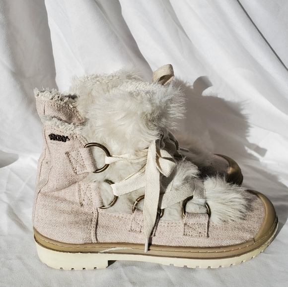 Roxy Shoes - Roxy Cream Faux-Fur Lace-Up Boots